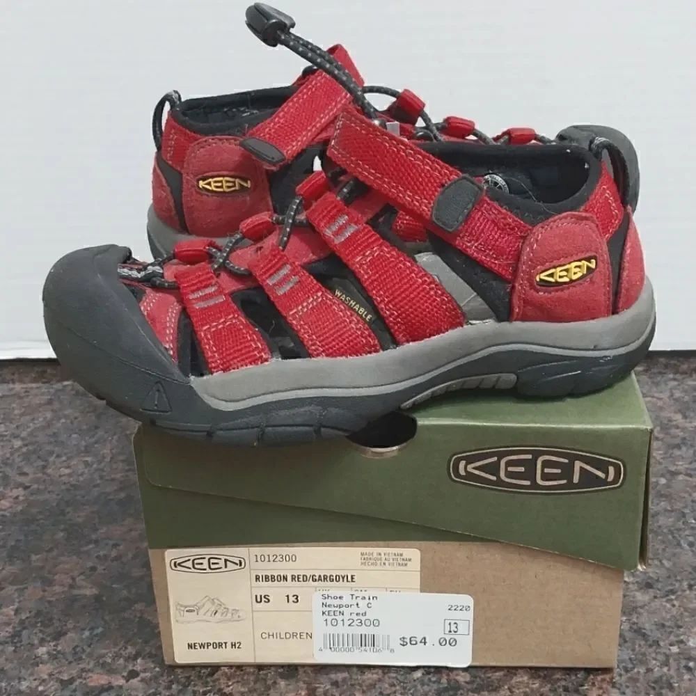 Unisex KEEN "NEWPORT H2" Sneakers...SIZE 13..EUC.